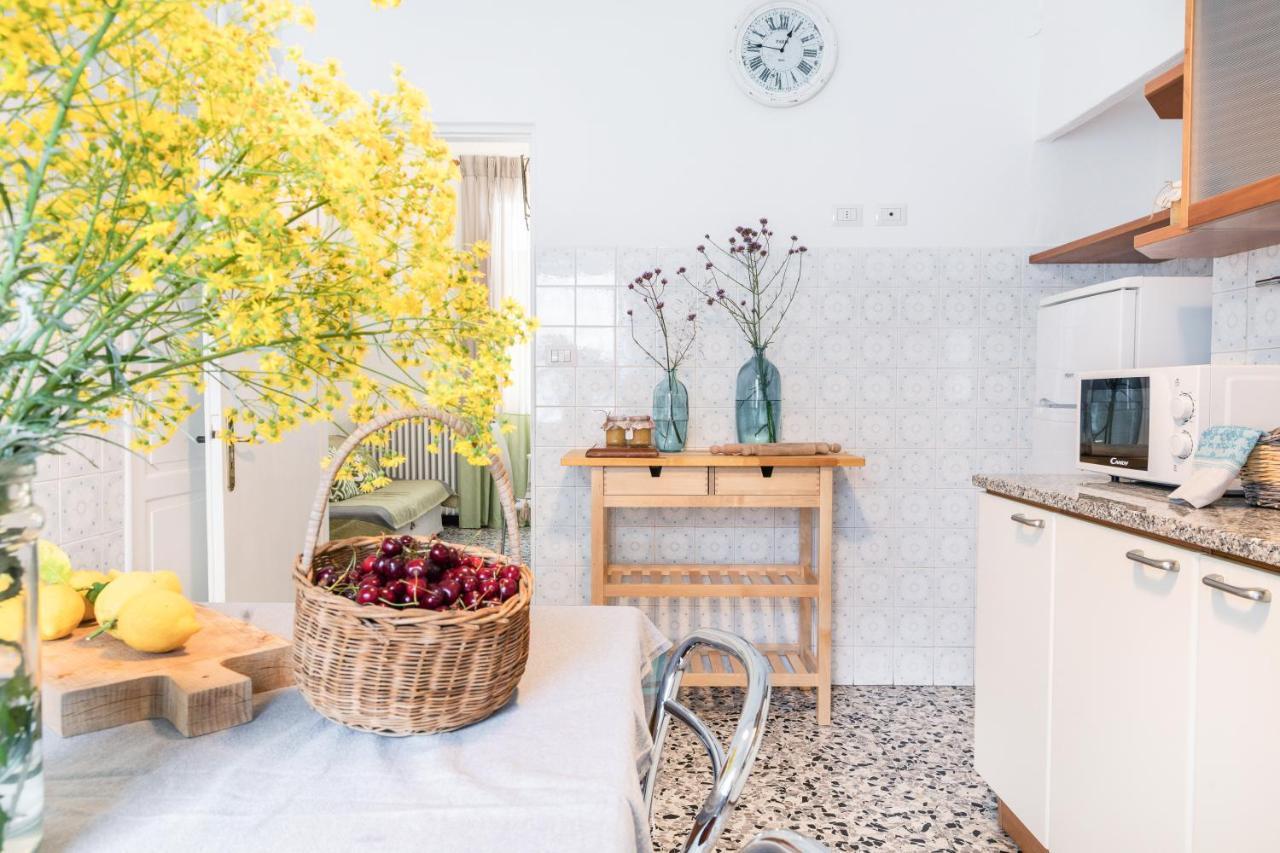 Marina Appartement San Bartolomeo Al Mare Buitenkant foto